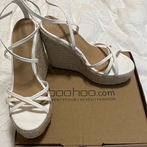 White boohoo wedges